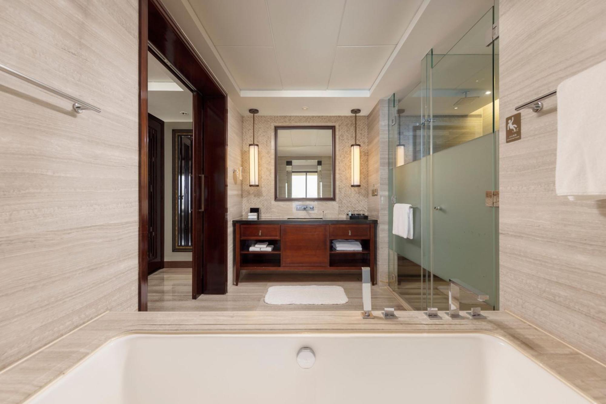 Sheraton Shenzhou Peninsula Resort Wanning Exterior photo